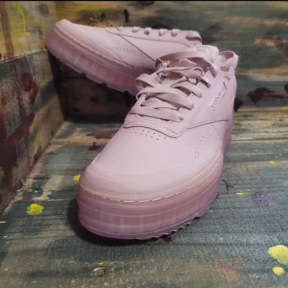 Women Reebok athletic shoes size 7.5 new